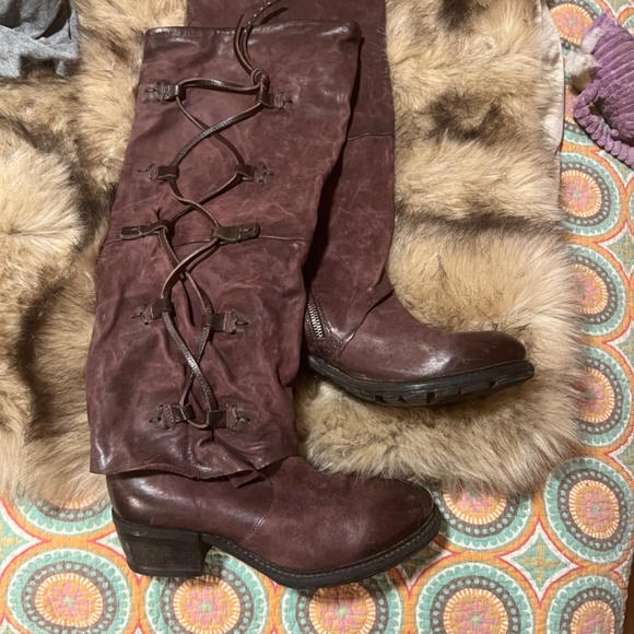 AS 98 boots eggplant color worn once - Picture 4 of 4